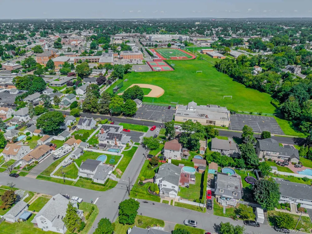 484 Washington Avenue Lindenhurst, NY 11757
