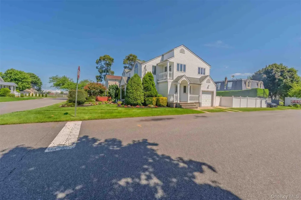 484 Washington Avenue Lindenhurst, NY 11757