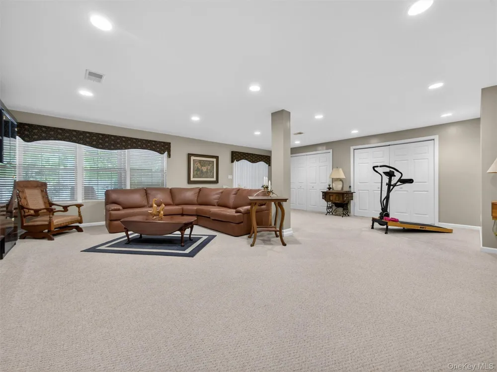 5 Holly Court Tuxedo Park, NY 10987