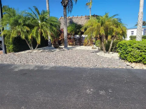 605 SW 40TH Cove