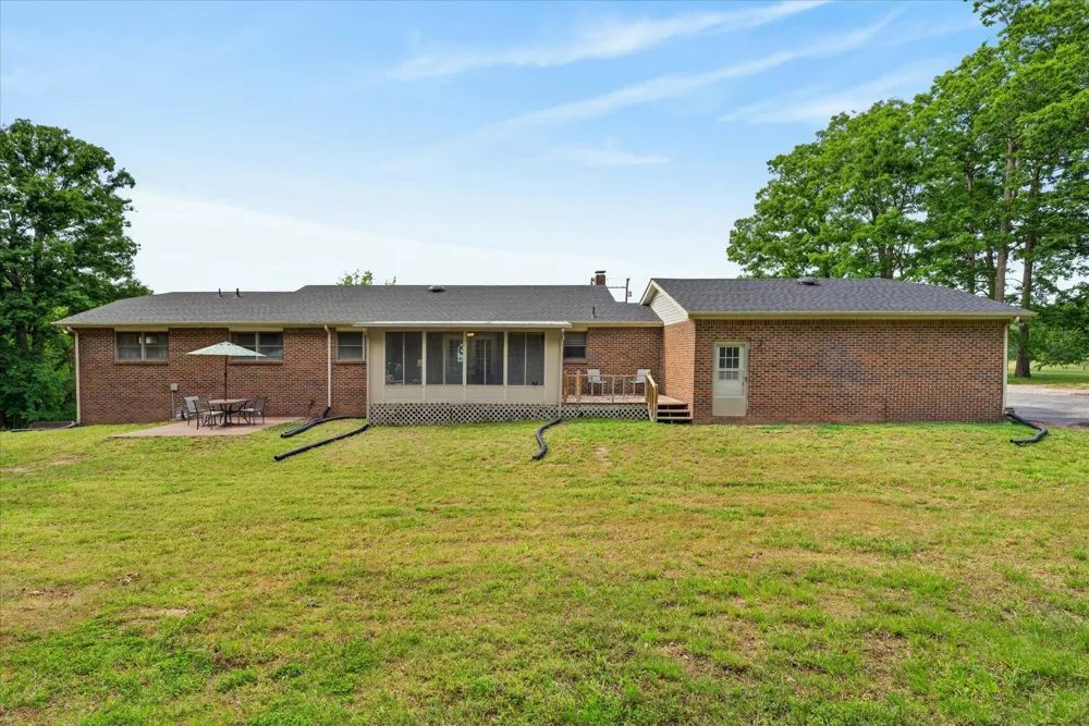 1649 N Main St Tennessee Ridge, TN 37178
