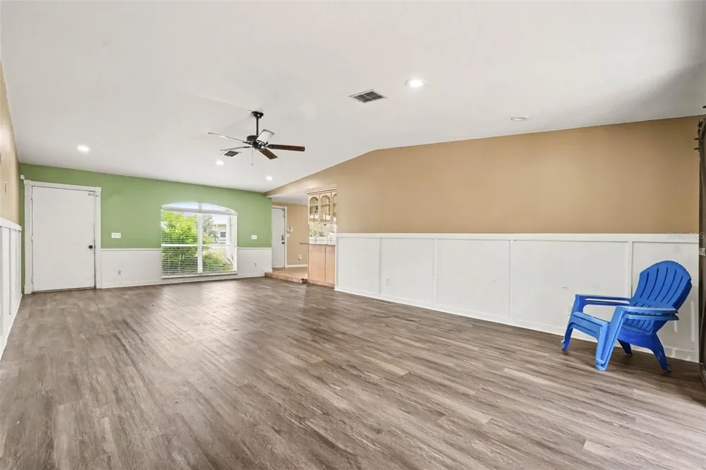 805 W COLLEGE AVENUE Ruskin, FL 33570