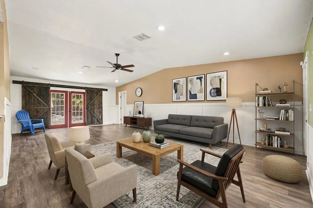 805 W COLLEGE AVENUE Ruskin, FL 33570