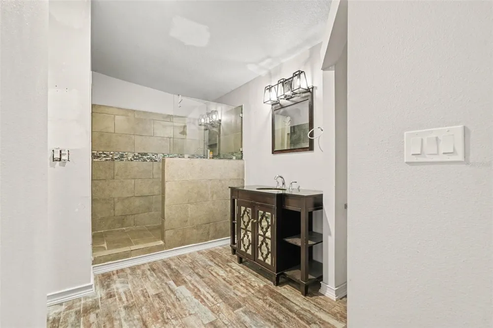 805 W COLLEGE AVENUE Ruskin, FL 33570