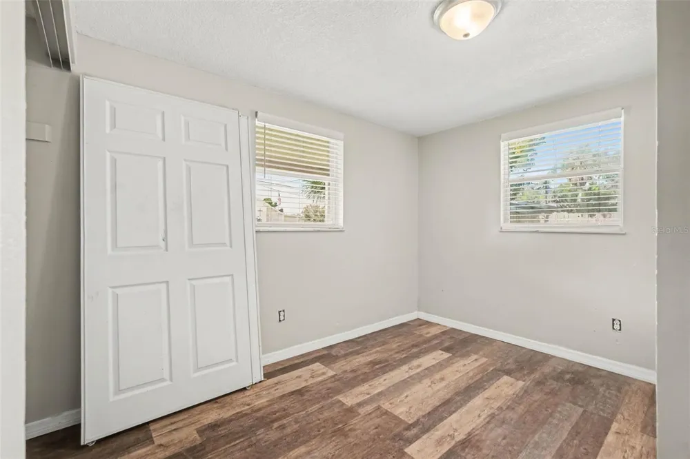 805 W COLLEGE AVENUE Ruskin, FL 33570