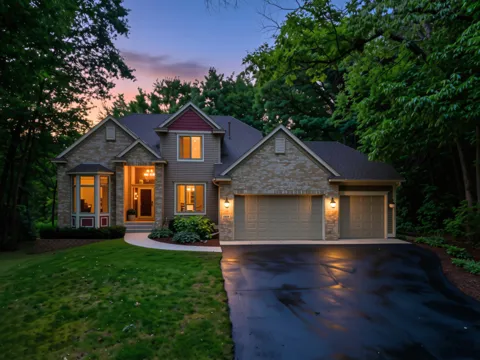 11125 Woods Trail