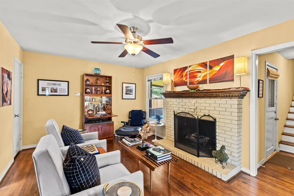 9919 Gooding Drive Dallas, TX 75220