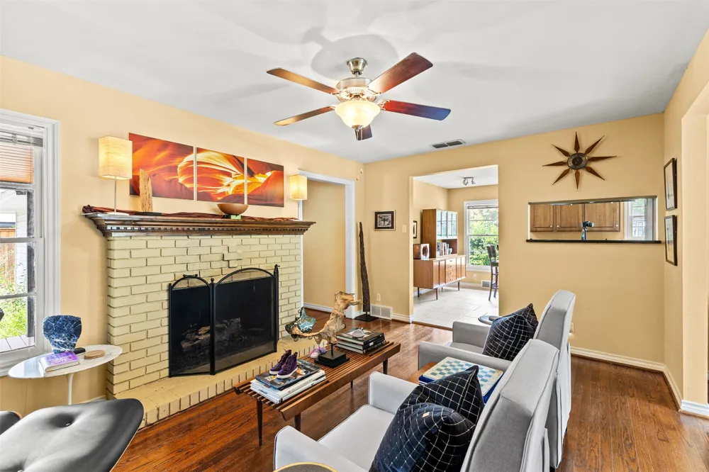 9919 Gooding Drive Dallas, TX 75220