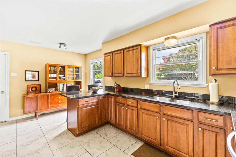 9919 Gooding Drive Dallas, TX 75220