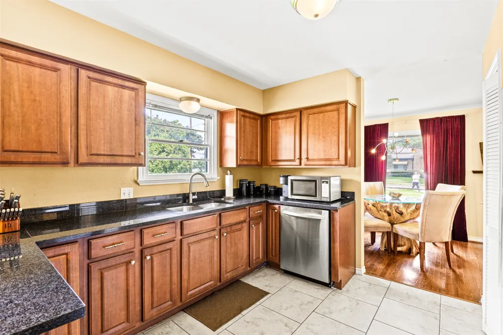 9919 Gooding Drive Dallas, TX 75220
