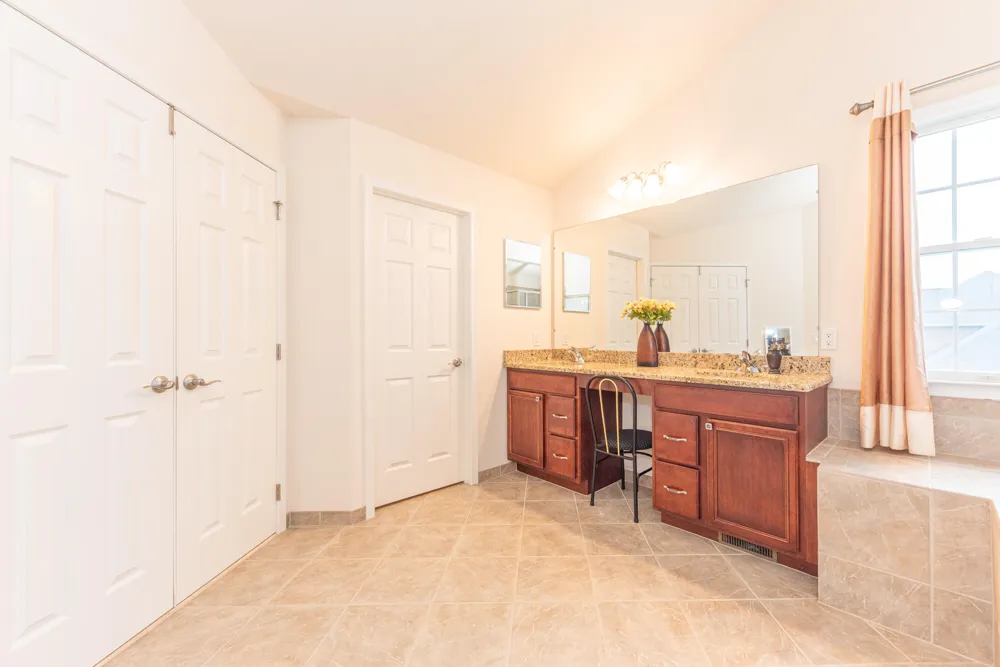 3528 Northbrooke Drive Ypsilanti, MI 48198