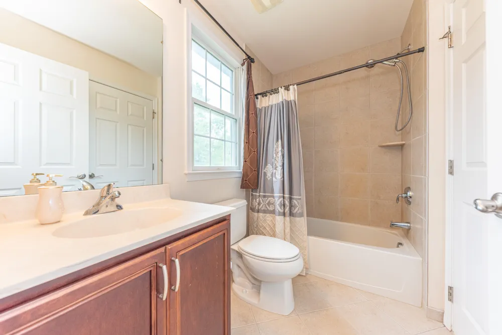3528 Northbrooke Drive Ypsilanti, MI 48198