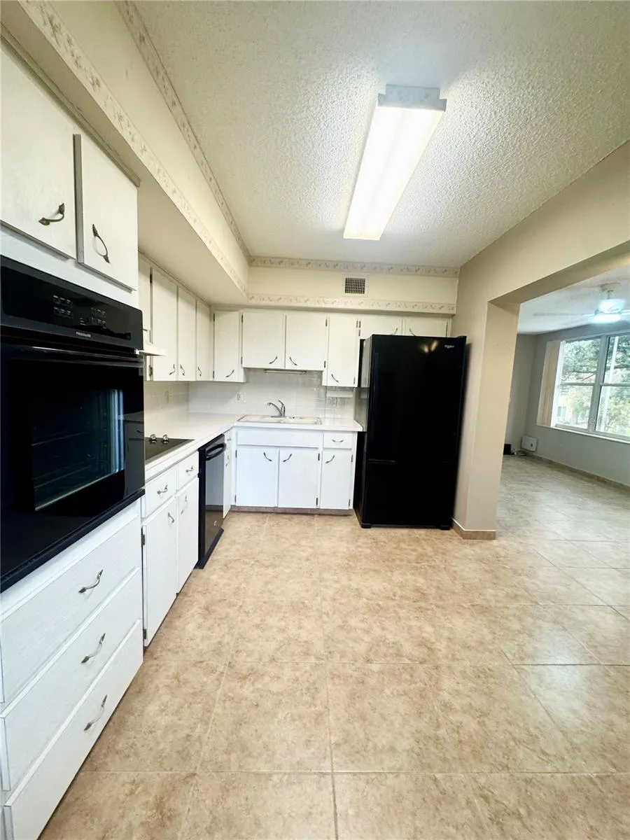 2402 ECUADORIAN WAY #40 Clearwater, FL 33763