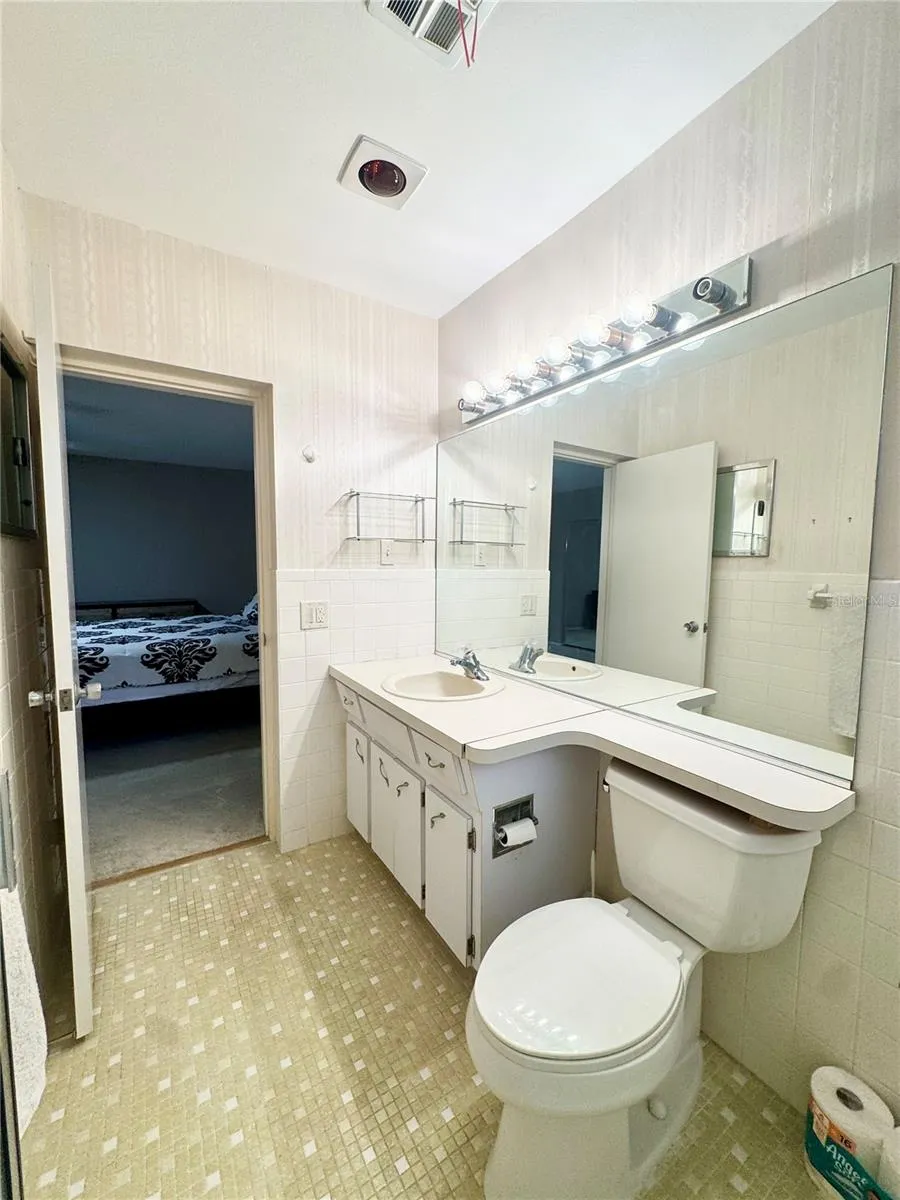 2402 ECUADORIAN WAY #40 Clearwater, FL 33763