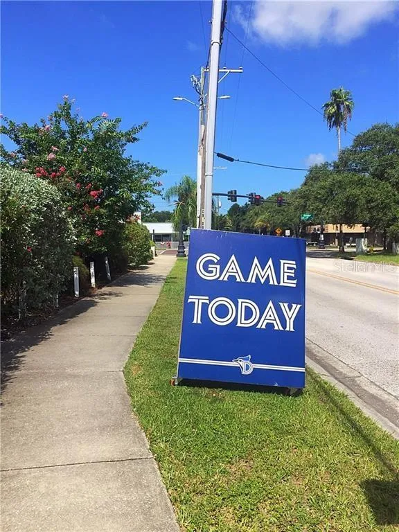 2402 ECUADORIAN WAY #40 Clearwater, FL 33763