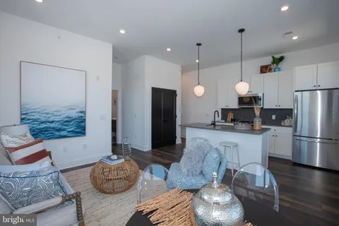 2940 W THOMPSON STREET #UNIT 402