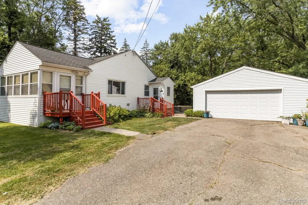 7330 Embury Road Grand Blanc Charter Township, MI 48439
