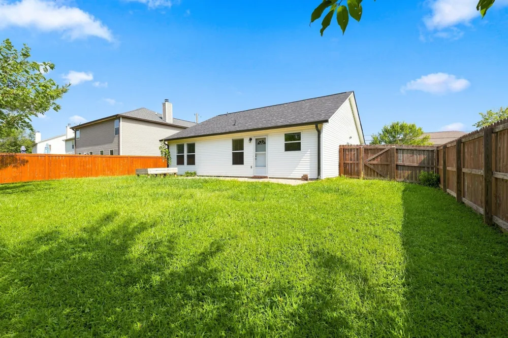 2663 Sutherland Dr Thompsons Station, TN 37179