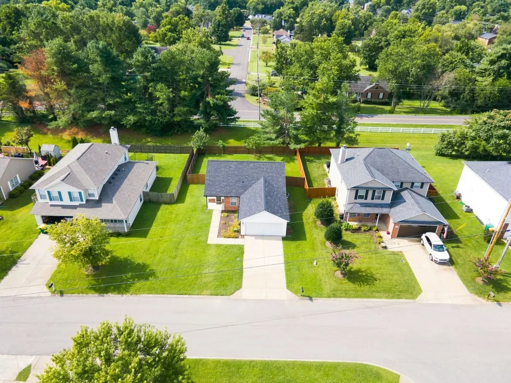 2663 Sutherland Dr Thompsons Station, TN 37179
