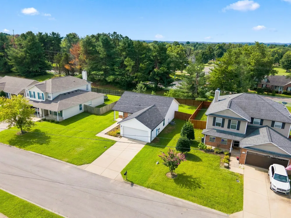 2663 Sutherland Dr Thompsons Station, TN 37179