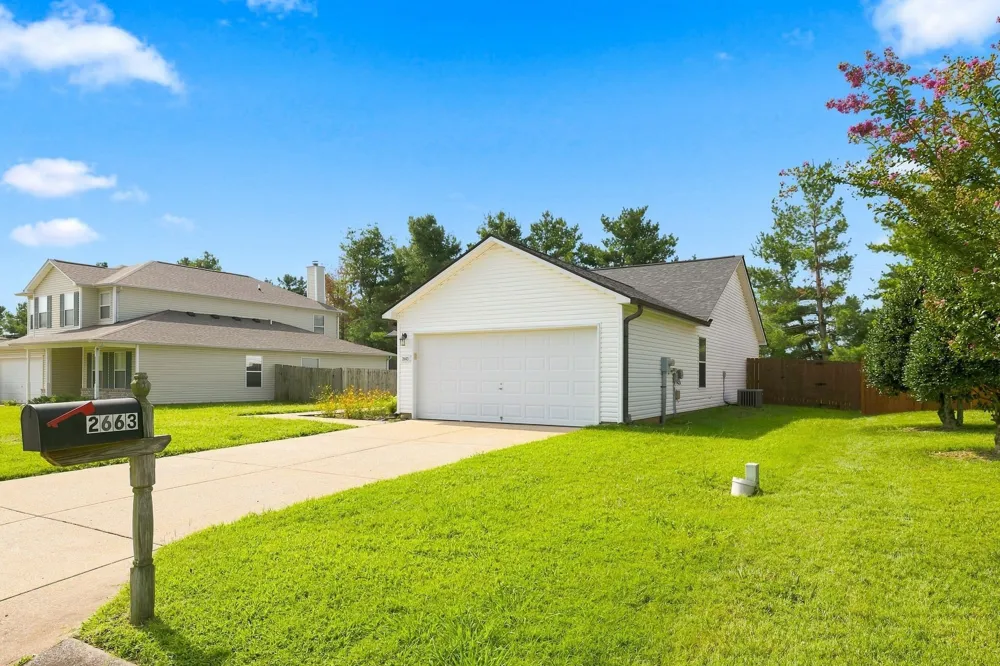 2663 Sutherland Dr Thompsons Station, TN 37179