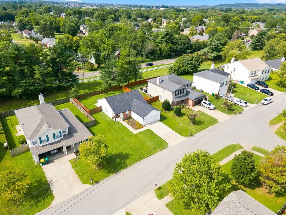 2663 Sutherland Dr Thompsons Station, TN 37179