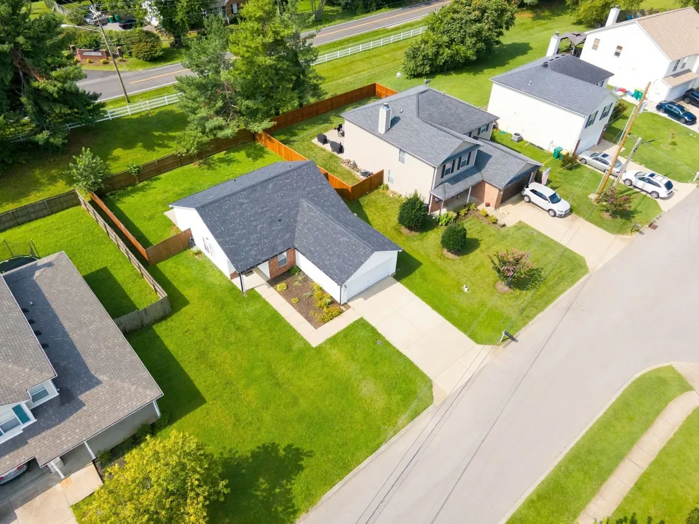 2663 Sutherland Dr Thompsons Station, TN 37179