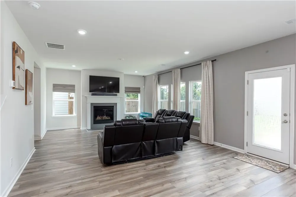 607 Runnel Drive Woodstock, GA 30188