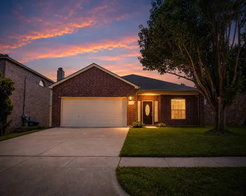 12652 Oakwood Circle