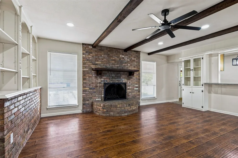 532 S Fm 1187 Aledo, TX 76008