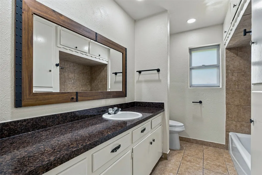 532 S Fm 1187 Aledo, TX 76008