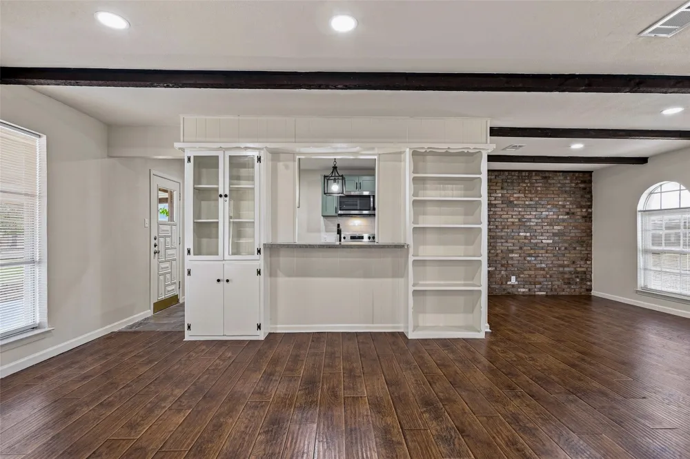 532 S Fm 1187 Aledo, TX 76008