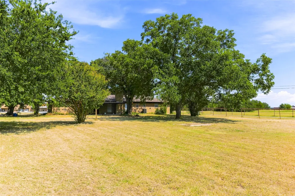 532 S Fm 1187 Aledo, TX 76008