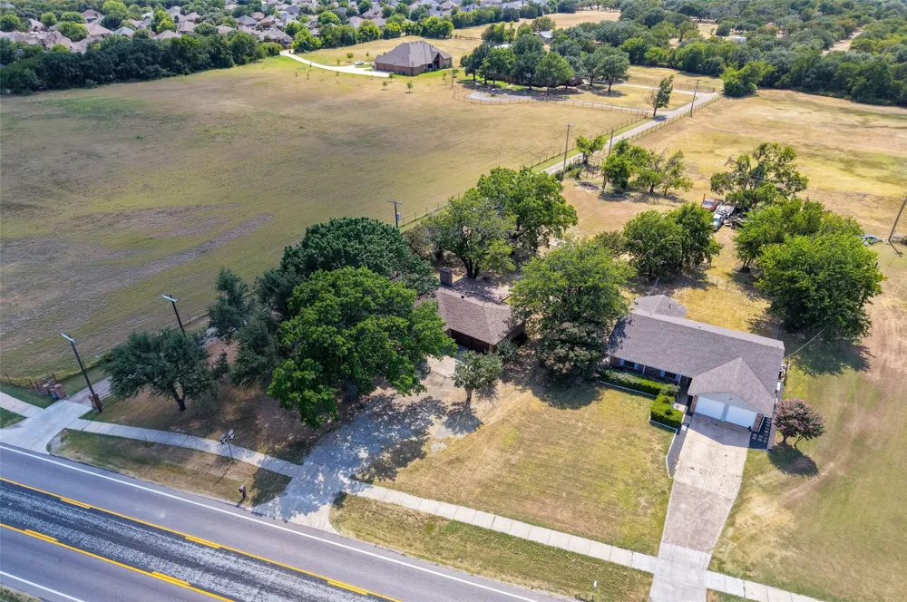 532 S Fm 1187 Aledo, TX 76008