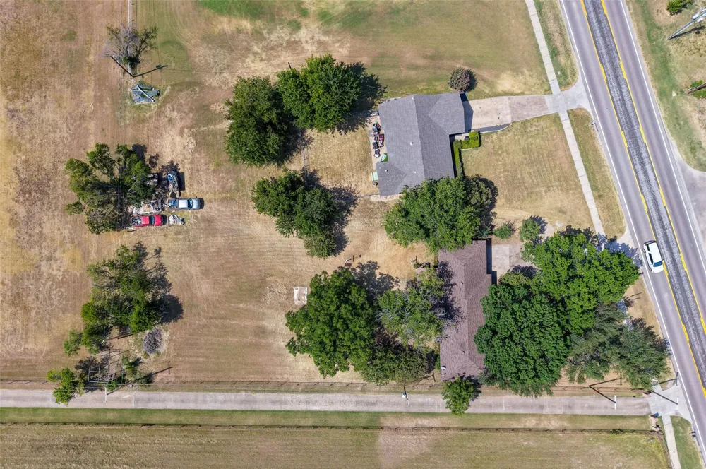 532 S Fm 1187 Aledo, TX 76008