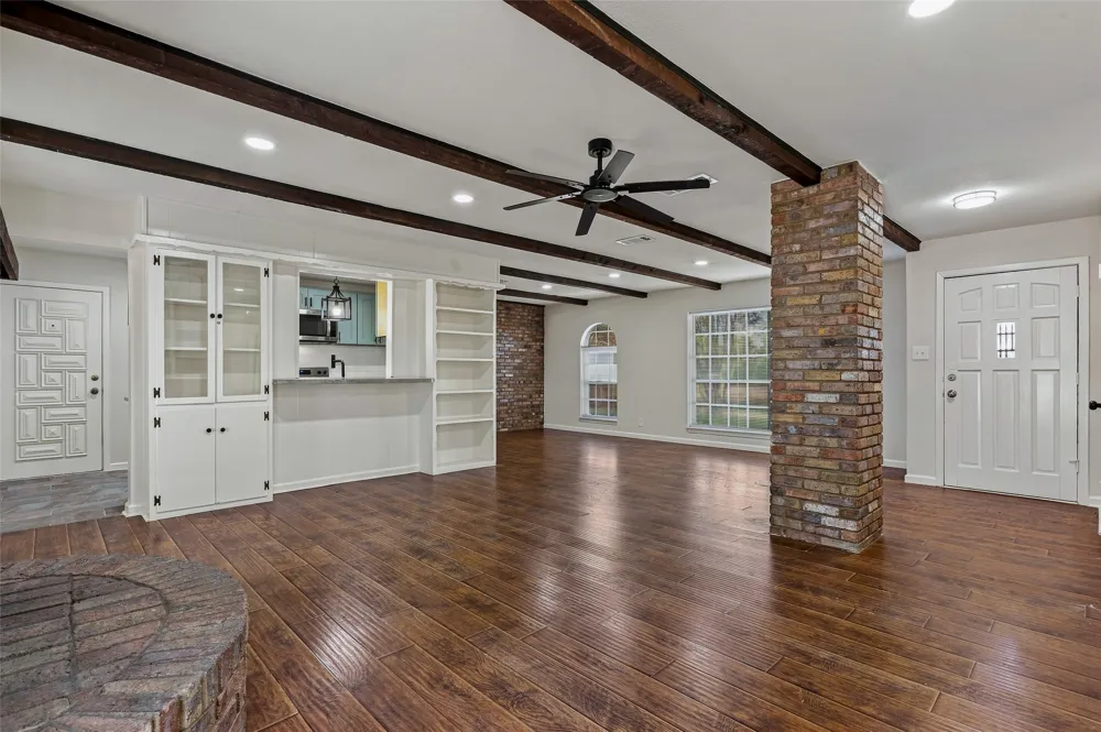 532 S Fm 1187 Aledo, TX 76008