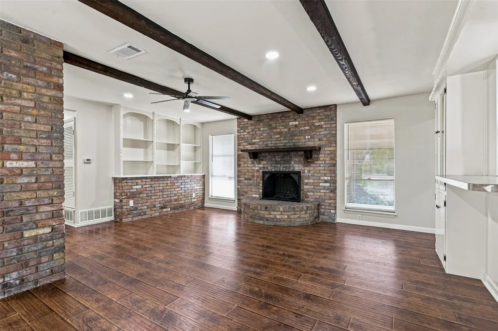 532 S Fm 1187 Aledo, TX 76008