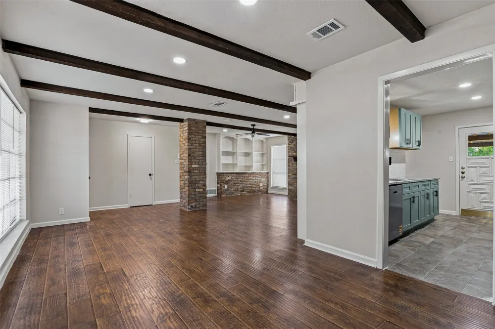 532 S Fm 1187 Aledo, TX 76008
