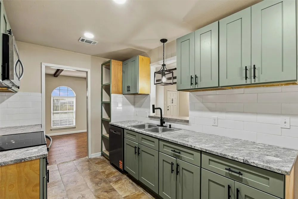 532 S Fm 1187 Aledo, TX 76008