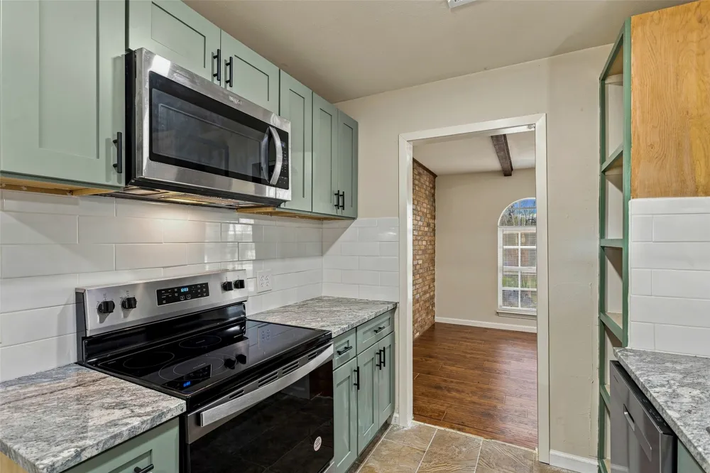 532 S Fm 1187 Aledo, TX 76008