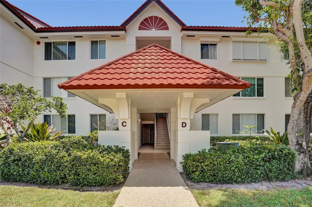 102 Half Moon Cir #C3 Hypoluxo, FL 33462