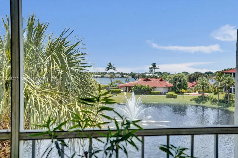 102 Half Moon Cir #C3 Hypoluxo, FL 33462