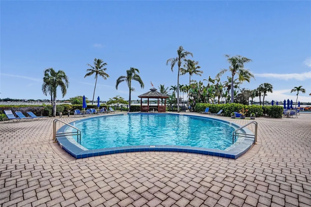 102 Half Moon Cir #C3 Hypoluxo, FL 33462