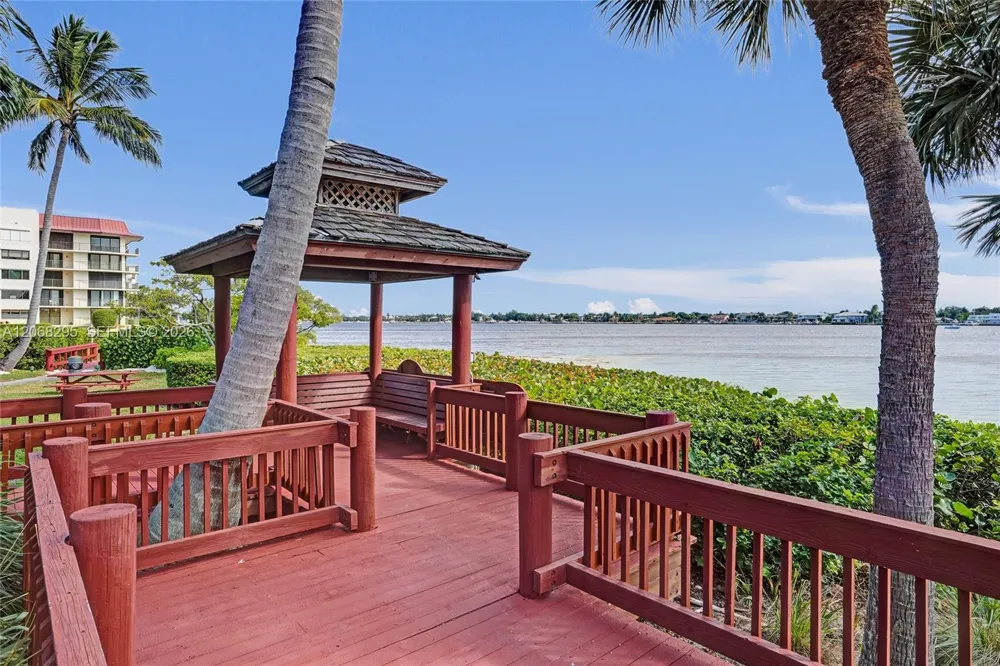 102 Half Moon Cir #C3 Hypoluxo, FL 33462
