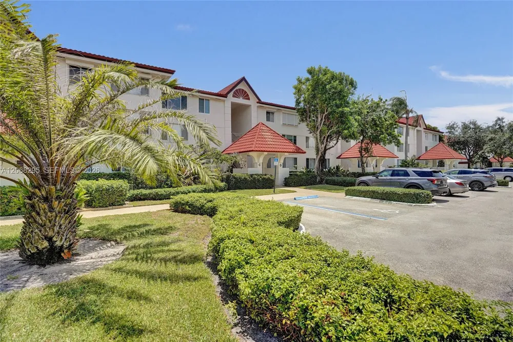 102 Half Moon Cir #C3 Hypoluxo, FL 33462