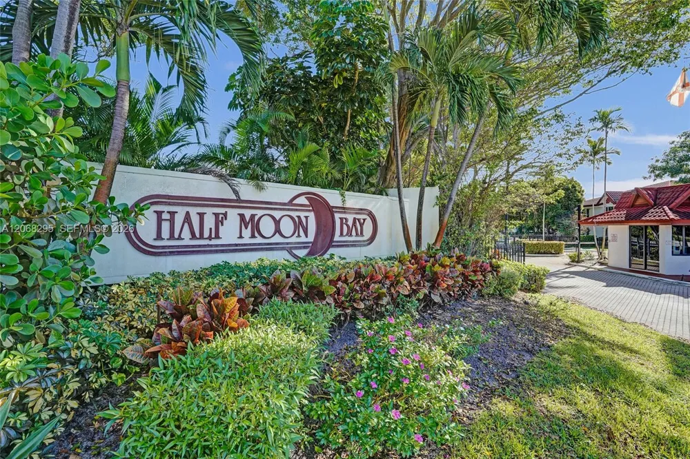 102 Half Moon Cir #C3 Hypoluxo, FL 33462