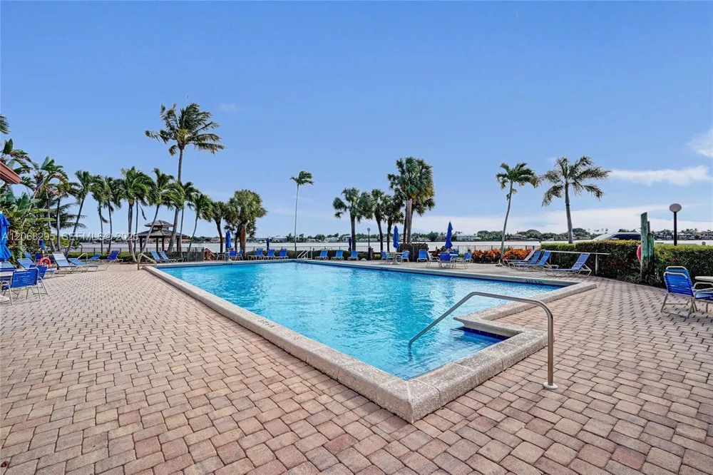 102 Half Moon Cir #C3 Hypoluxo, FL 33462