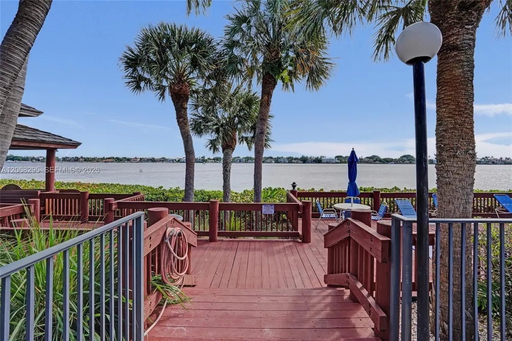 102 Half Moon Cir #C3 Hypoluxo, FL 33462