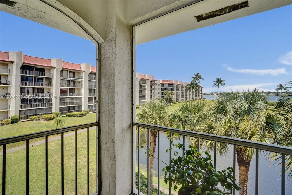 102 Half Moon Cir #C3 Hypoluxo, FL 33462