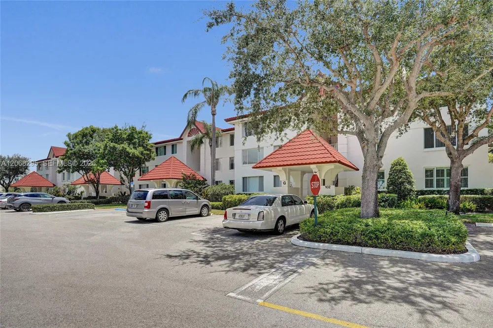102 Half Moon Cir #C3 Hypoluxo, FL 33462
